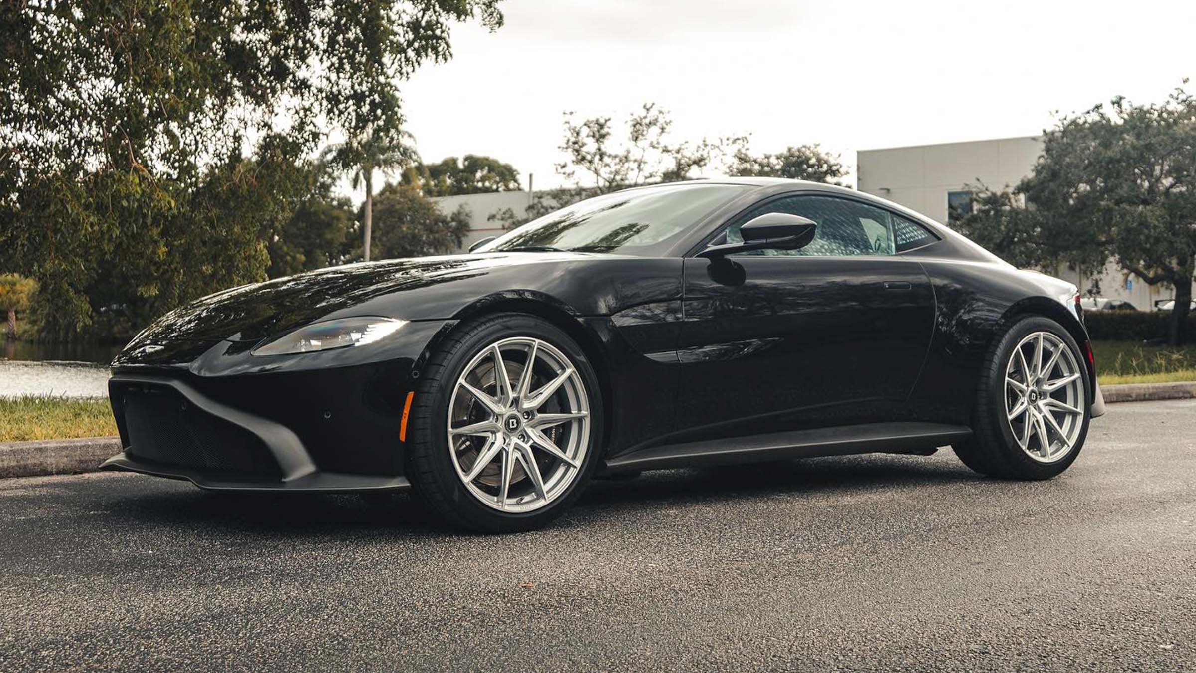 Aston Martin Vantage